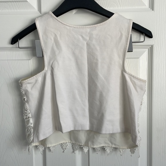 Scalloped Edge White Lace Cropped Shell Sleeveless Tank Top - Picture 2 of 3